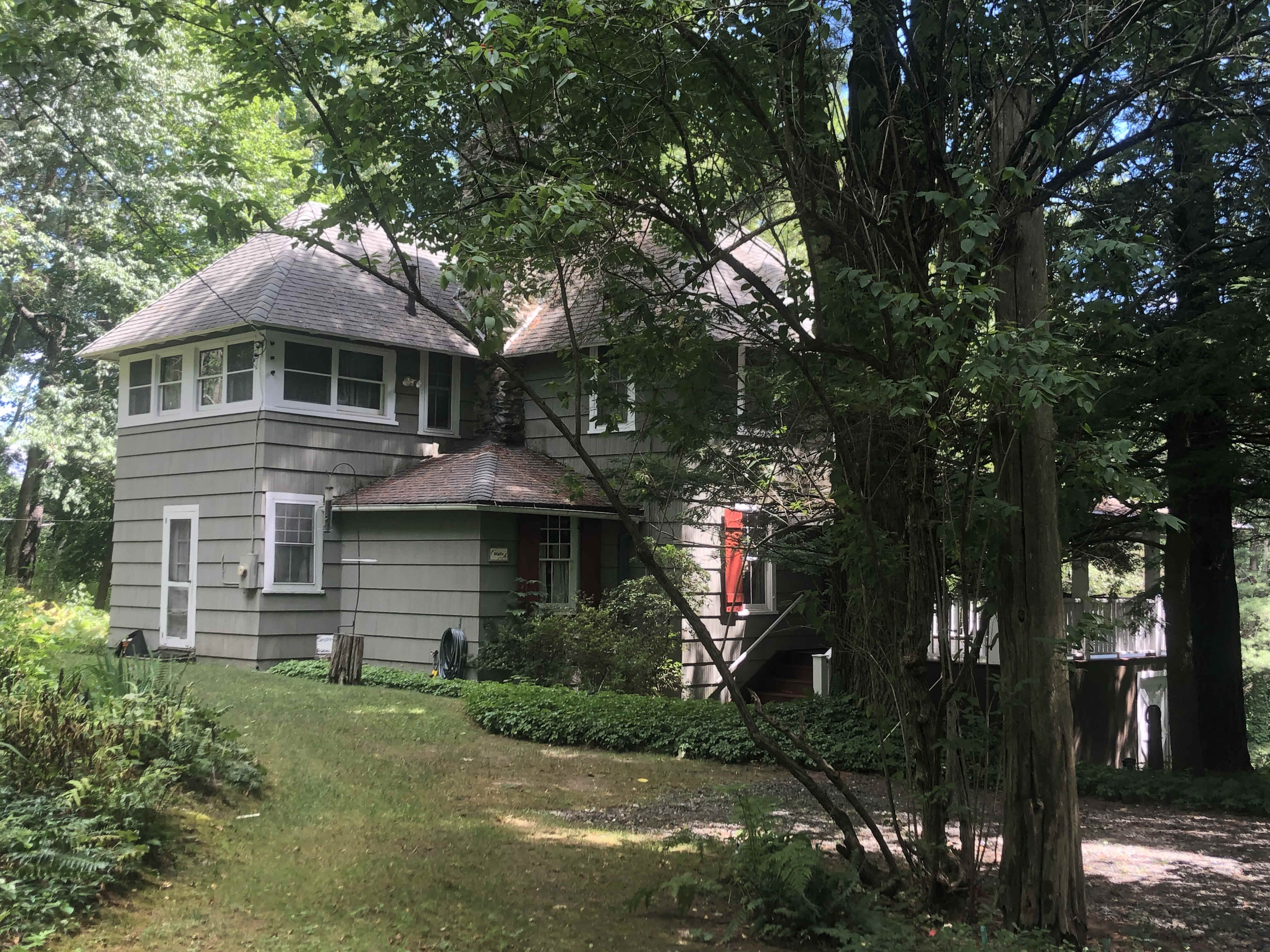Building photograph for 37 CEDAR CREST ROAD